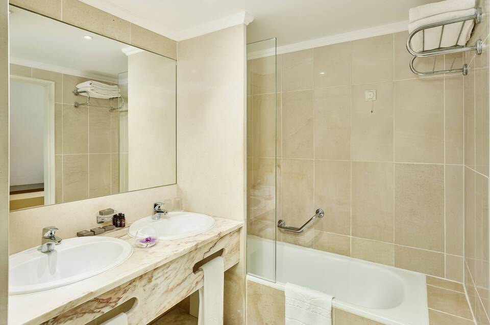 Ria Park Garden Hotel 3
