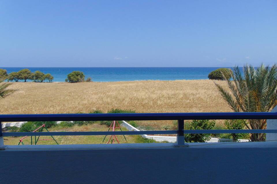 Nirvana Beach Hotel 3