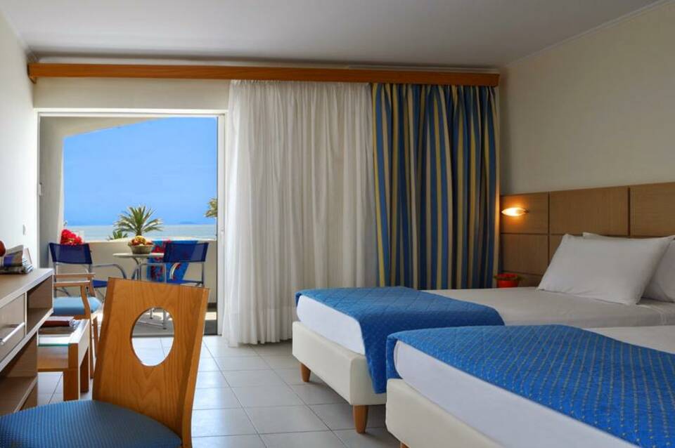 Kinetta Beach Resort & Spa 4