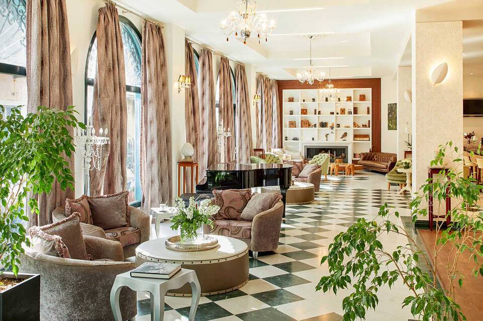 Dioni Boutique Hotel 1
