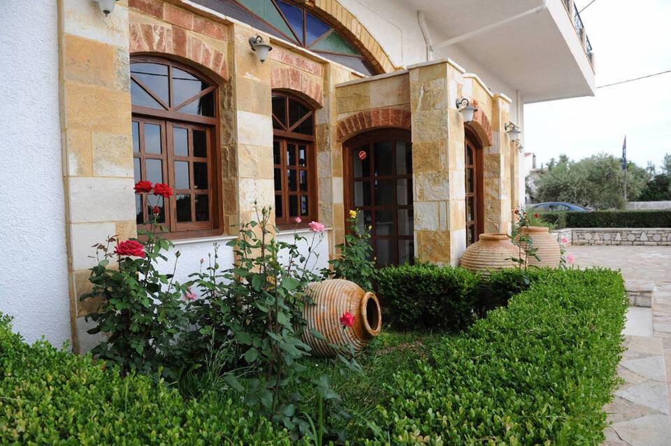 Kaiafas Lake Hotel 3
