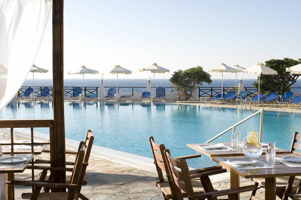 Maritimo Beach Hotel 1