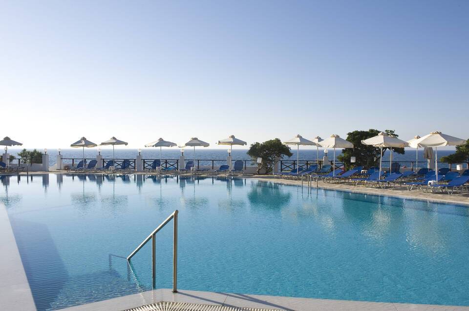 Maritimo Beach Hotel 2