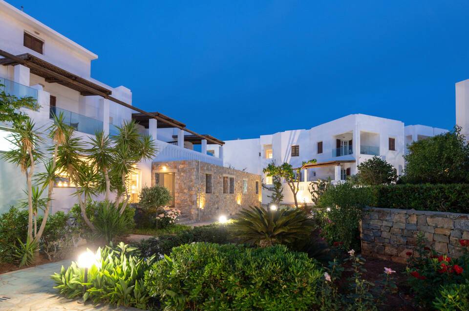 Maritimo Beach Hotel 5