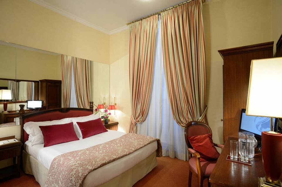 Colonna Palace 5