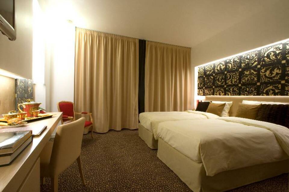 Antony Palace 4