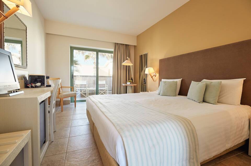 Giannoulis Grand Bay Beach Resort 2