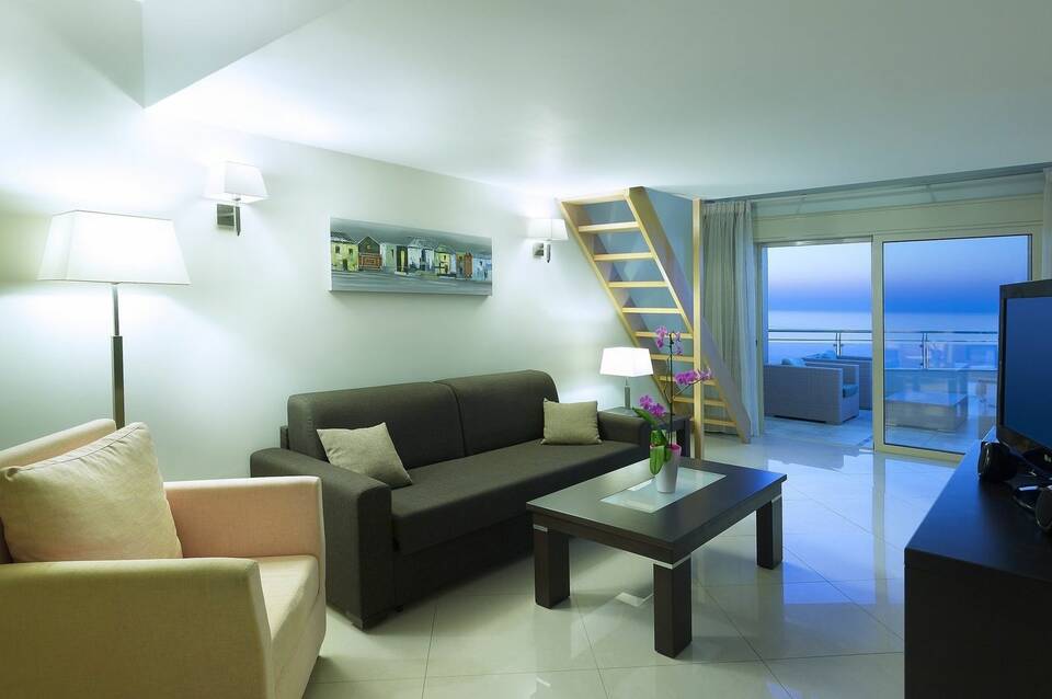 Macaris Suites & Spa 4