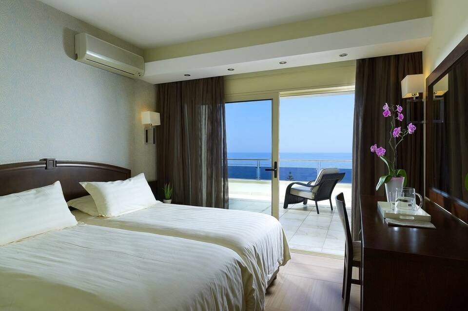 Macaris Suites & Spa 5