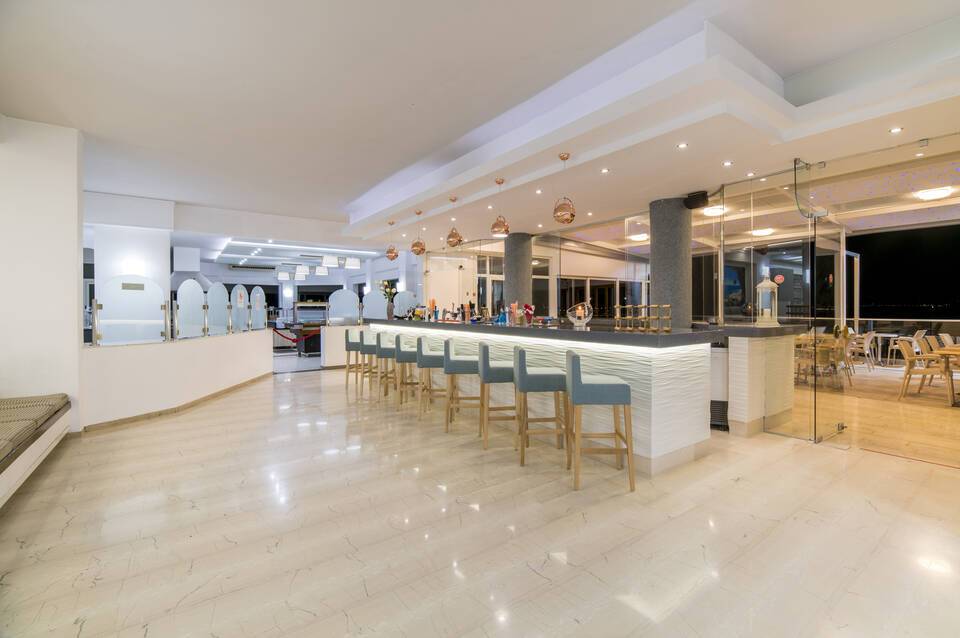 Horizon Beach Hotel 3