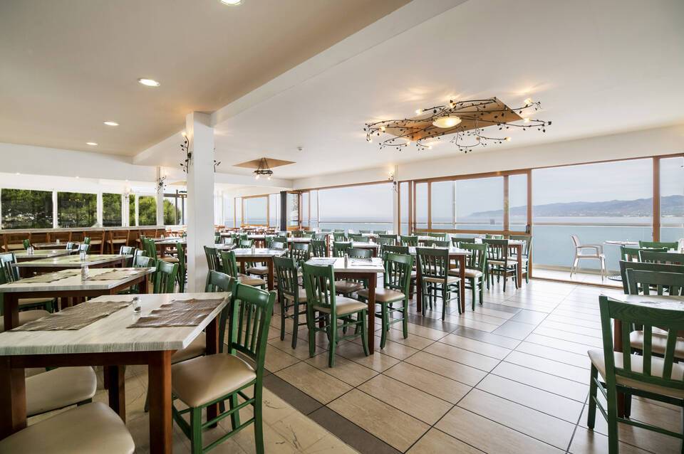 Horizon Beach Hotel 4