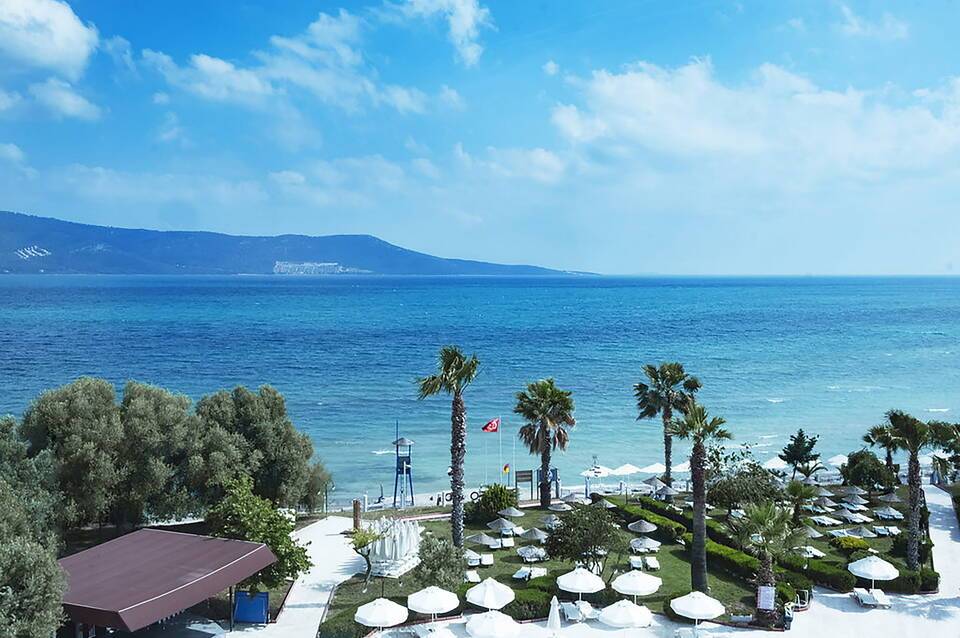 The Holiday Resort Hotel 5
