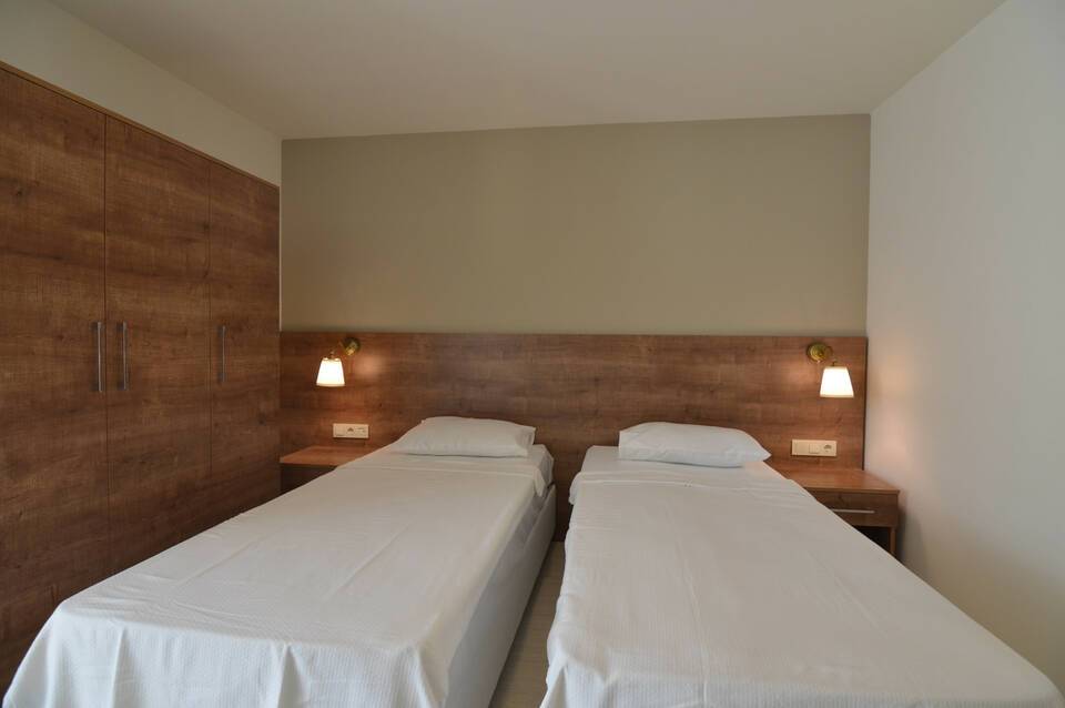 Elite Luxury Suite 1