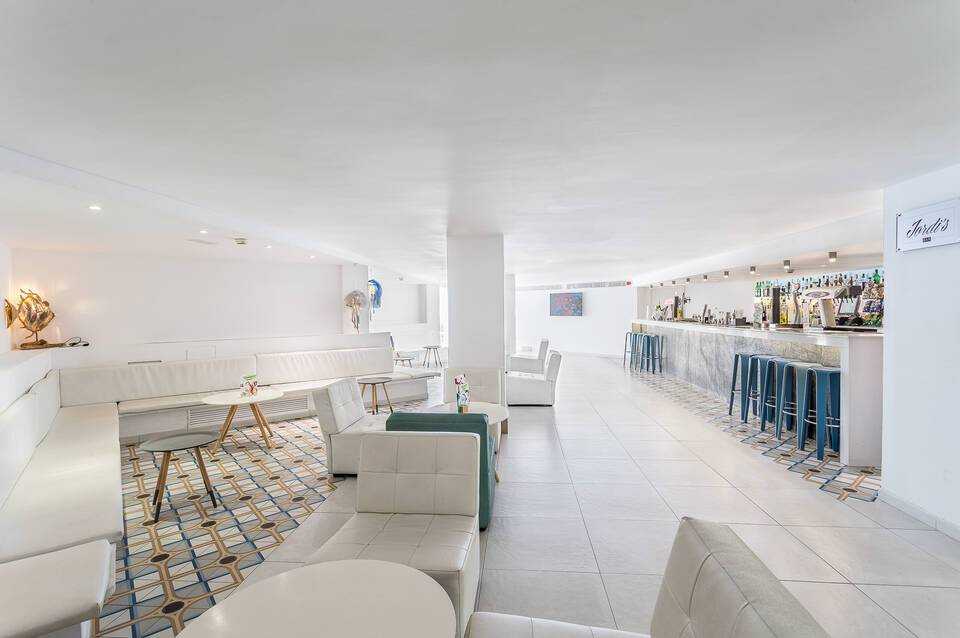 FERGUS Style Cala Blanca Suites 5