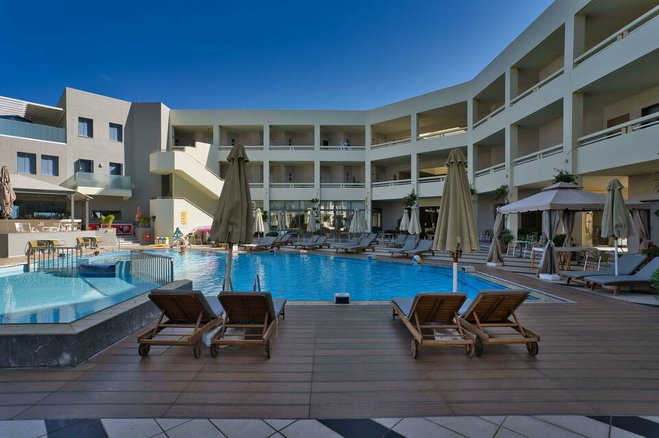 Pearl Beach Hotel 1