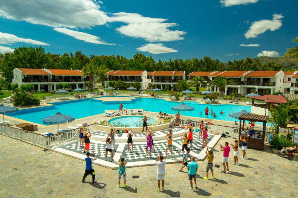 Golden Coast Hotel & Bungalows 1