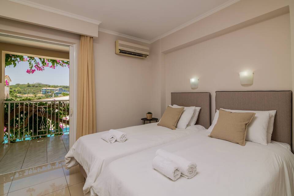 Planos Deluxe Hotel 2
