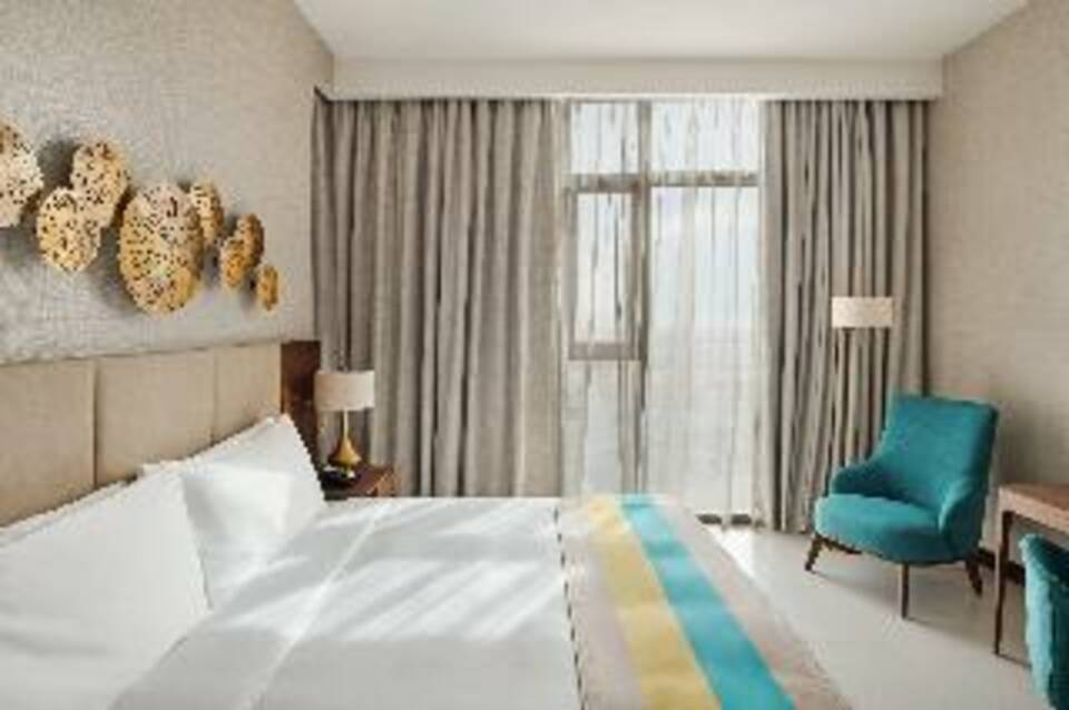 Holiday Inn Dubai Al-Maktoum Airport 4
