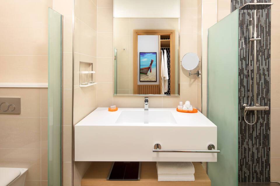 Centara Mirage Beach Resort Dubai 4