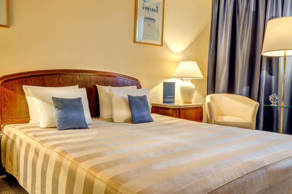 Booking Hotel & Spa 4