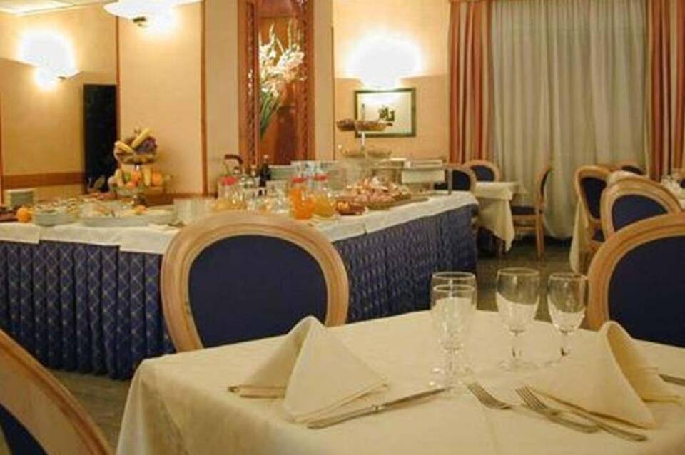 Massimi City Garden Hotel 2