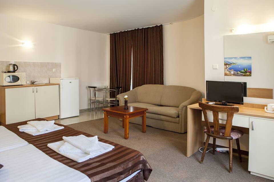 Central Hotel 2