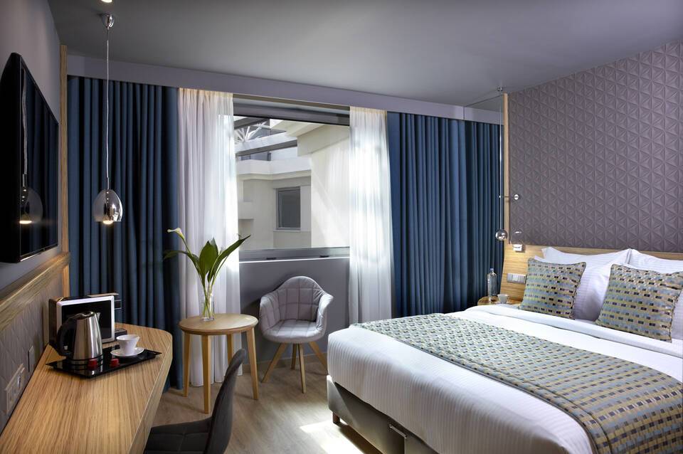 Zeus Wyndham Grand Athens 3