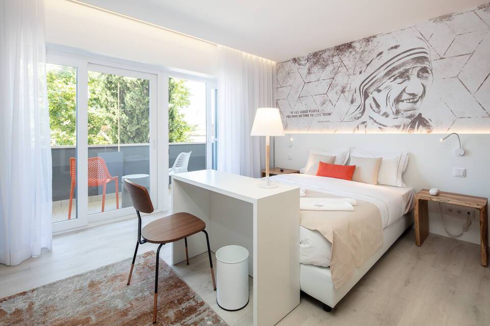 The Icons Hotel 4