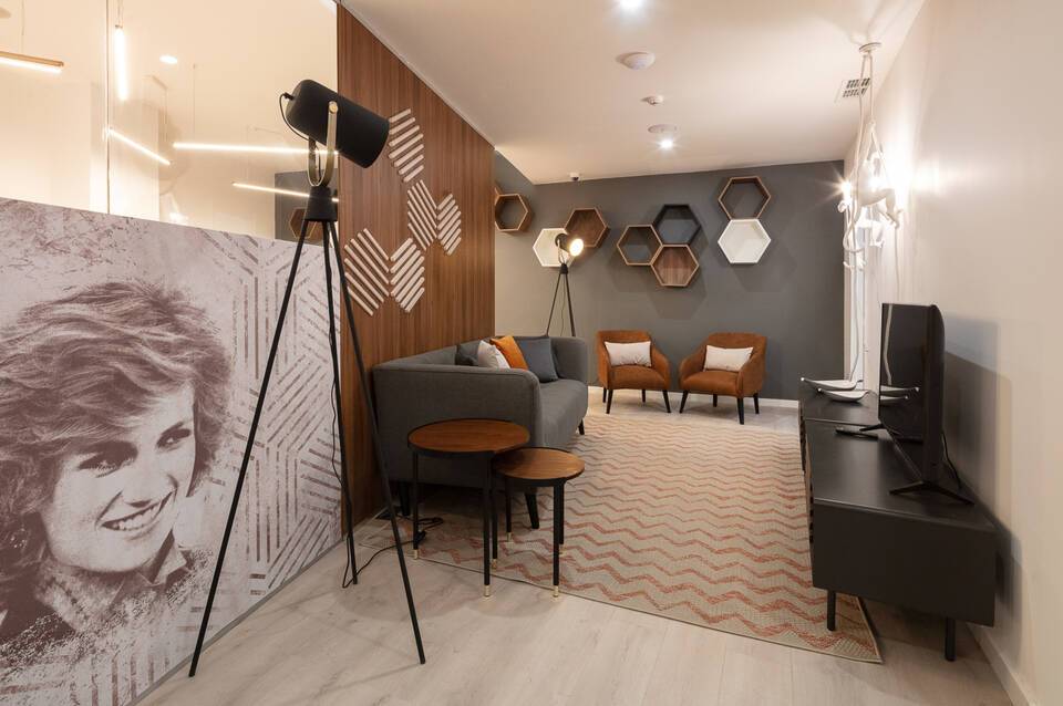 The Icons Hotel 5