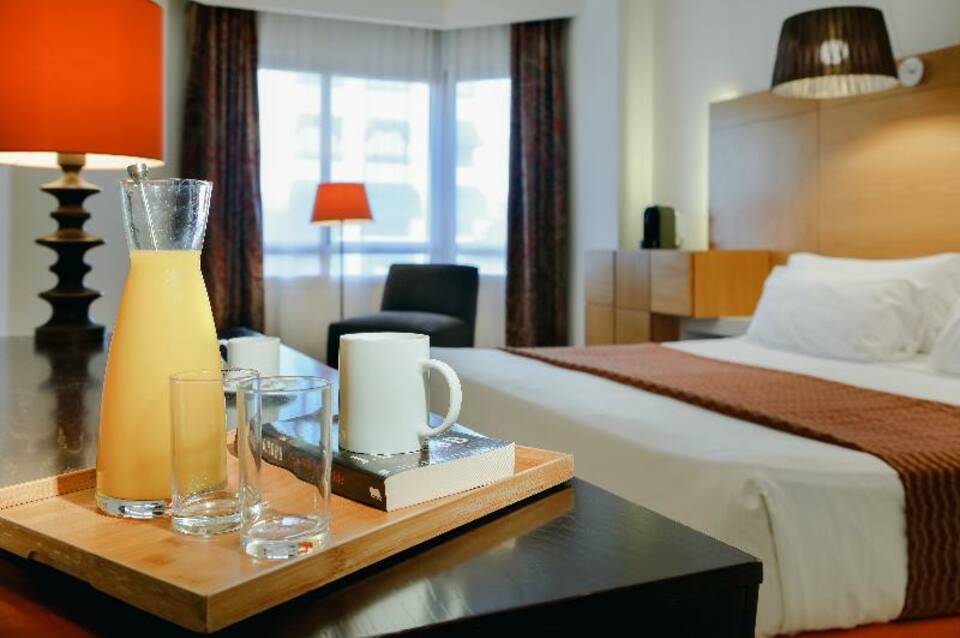 Hesperia Sevilla 4