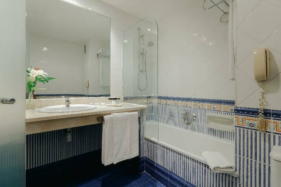 Hesperia Sevilla 3