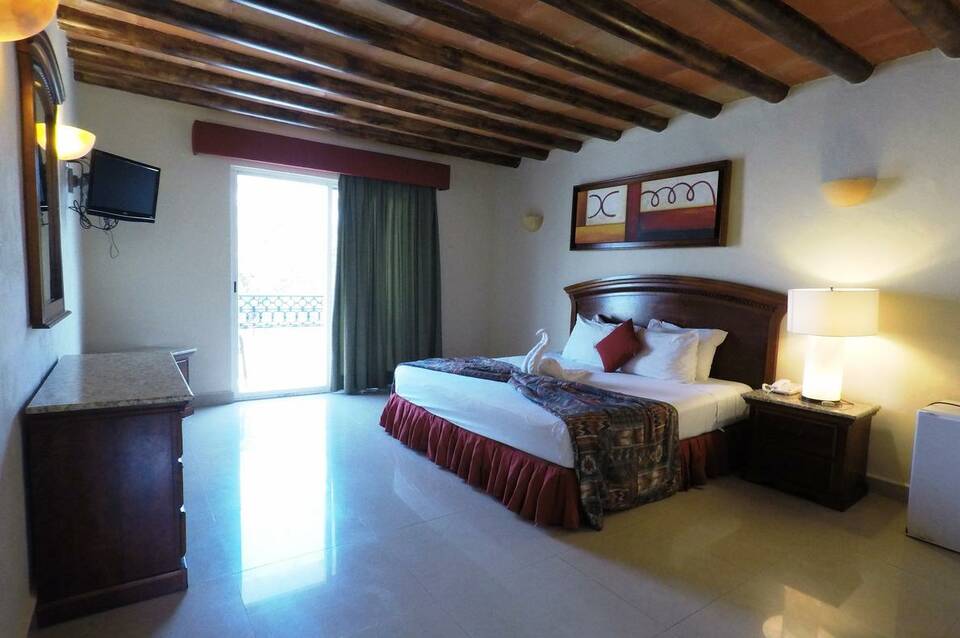 El Campanario Hotel & Estudios 5