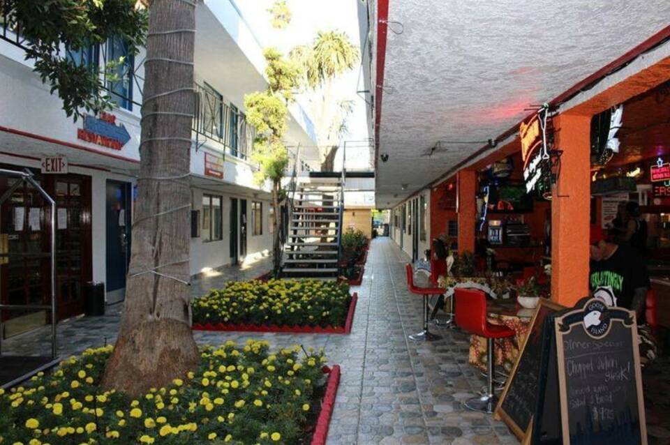 Tradewinds Airport Hotel 3