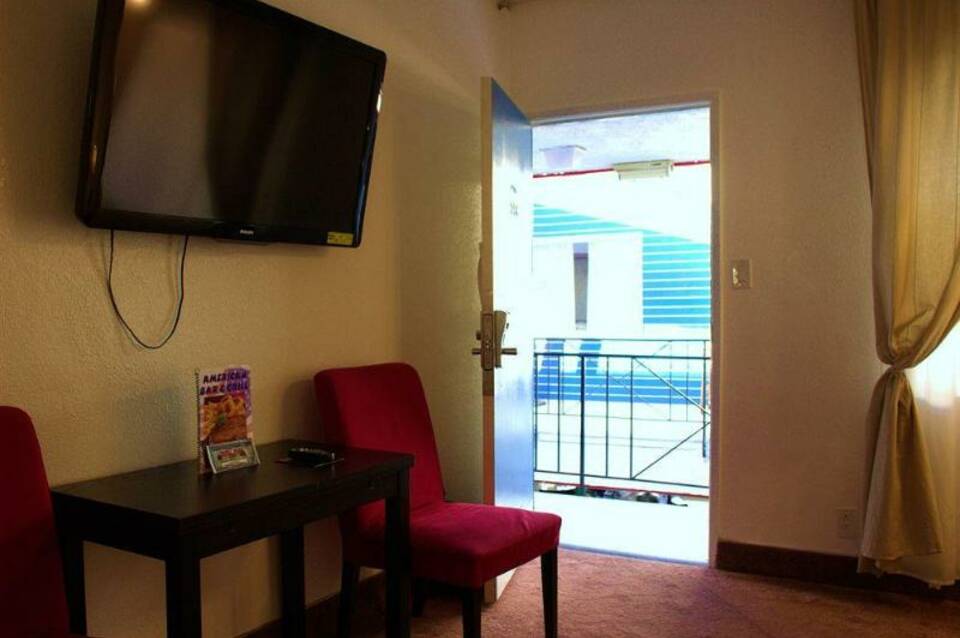 Tradewinds Airport Hotel 5