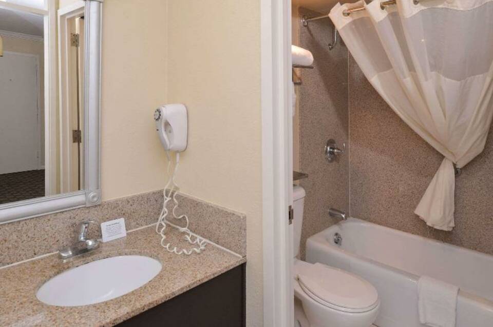 Quality Inn & Suites Montebello - Los Angeles 1