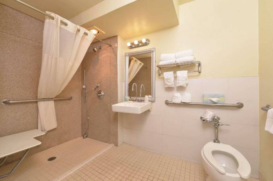 Quality Inn & Suites Montebello - Los Angeles 3