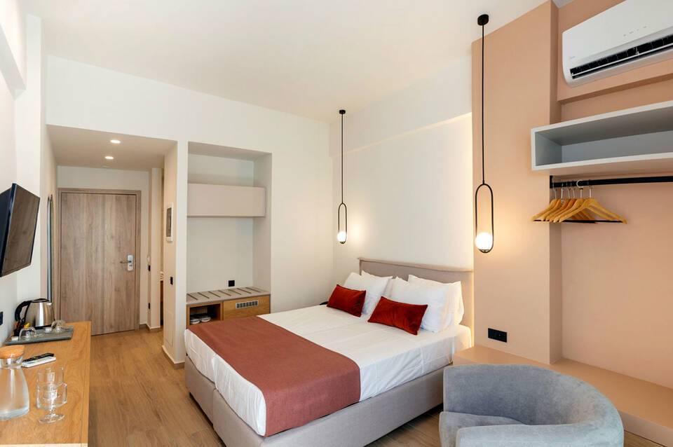 The City Hotel & Suites 1
