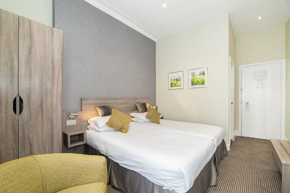 Phoenix Hotel 2