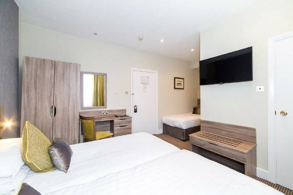 Phoenix Hotel 3