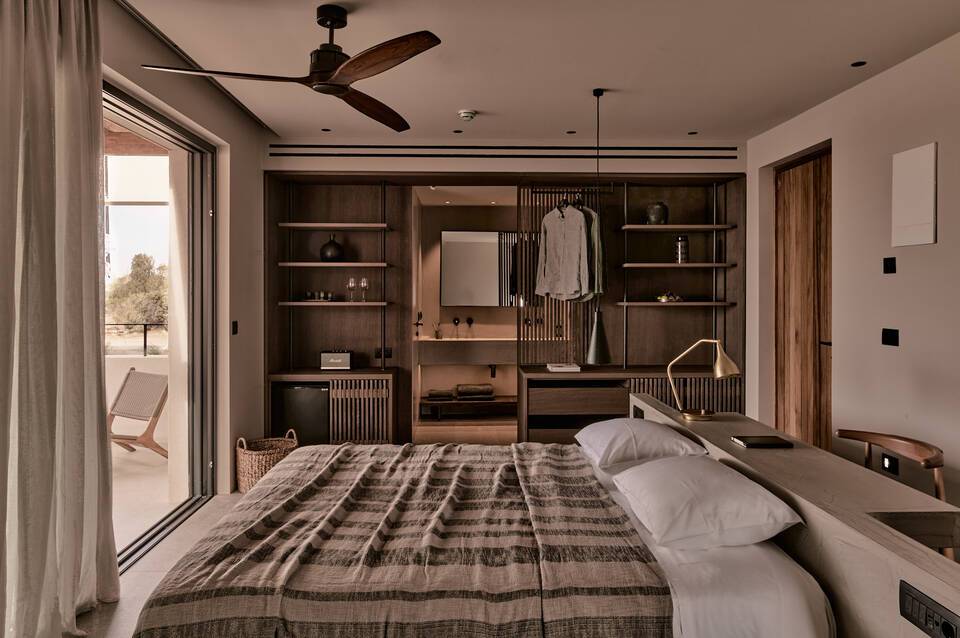 Theros All Suite Hotel 4