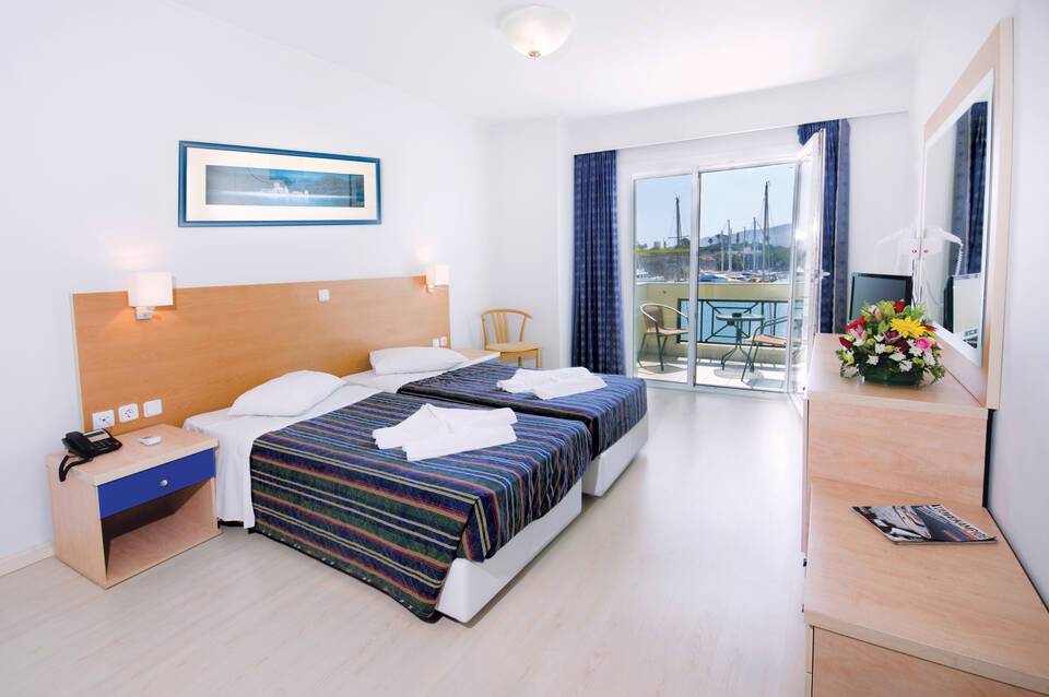 Kosta Palace City Hotel 3