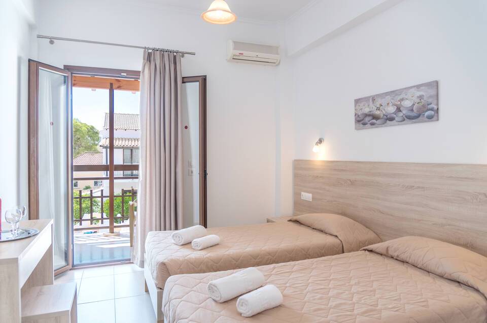 Hotel Lefkimi 4