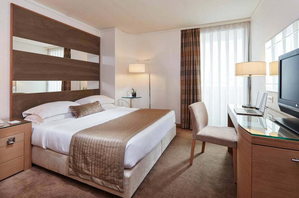 Galaxy Hotel 3