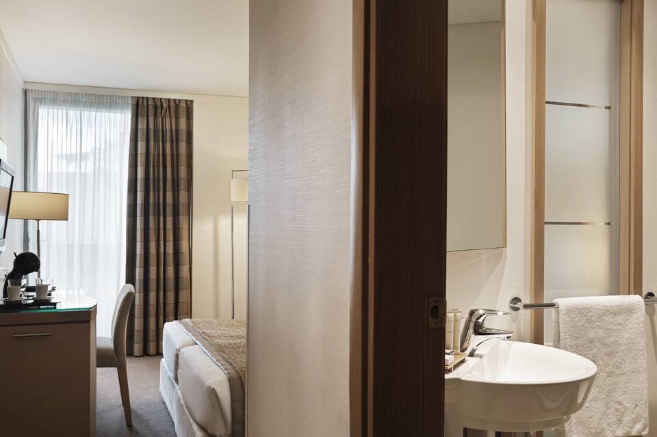 Galaxy Hotel 5