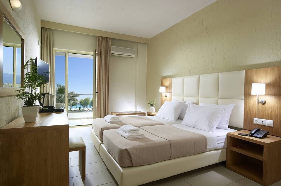 Malia Bay Beach Hotel & Bungalows 3
