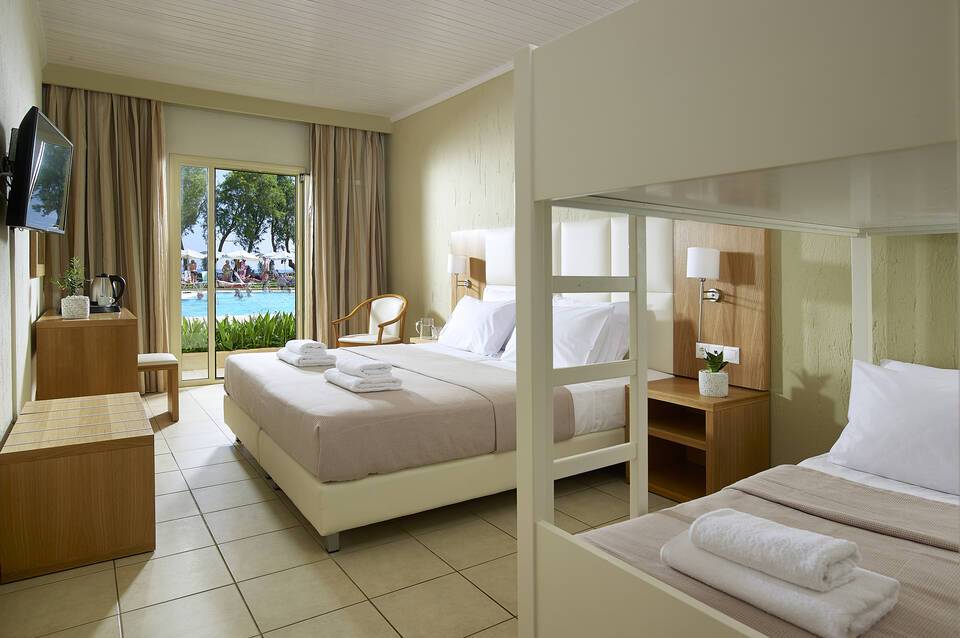 Malia Bay Beach Hotel & Bungalows 5