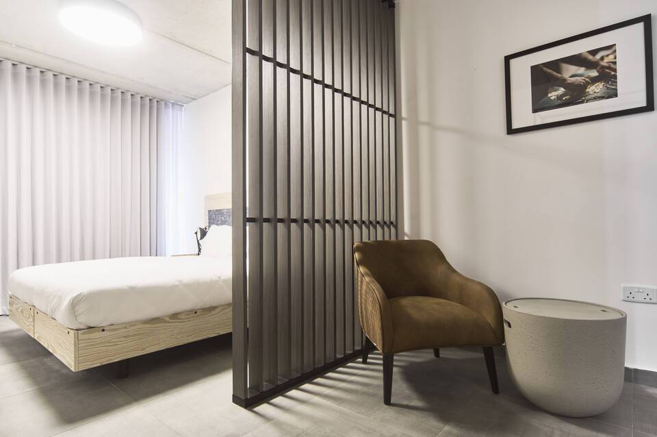 Mr. Todd Hotel 3