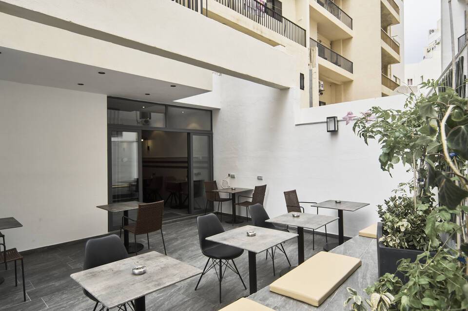 Mr. Todd Hotel 4