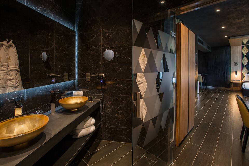 H Hotel 2