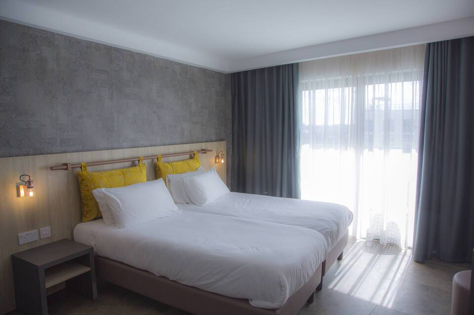 Ivy Hotel 1